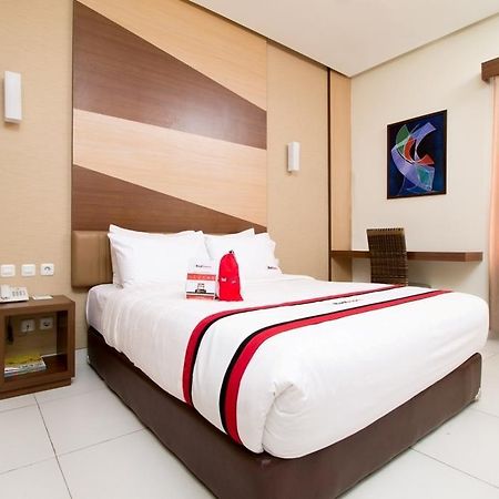 Hotel Reddoorz Near Roxy Jakarta Exterior foto