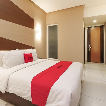 Hotel Reddoorz Near Roxy Jakarta Exterior foto
