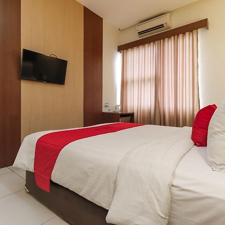 Hotel Reddoorz Near Roxy Jakarta Exterior foto