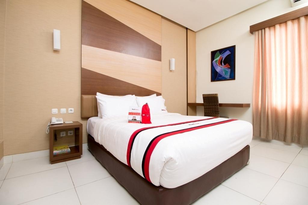 Hotel Reddoorz Near Roxy Jakarta Exterior foto