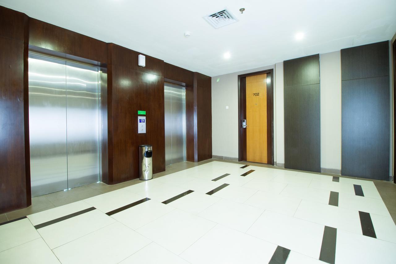 Hotel Reddoorz Near Roxy Jakarta Exterior foto