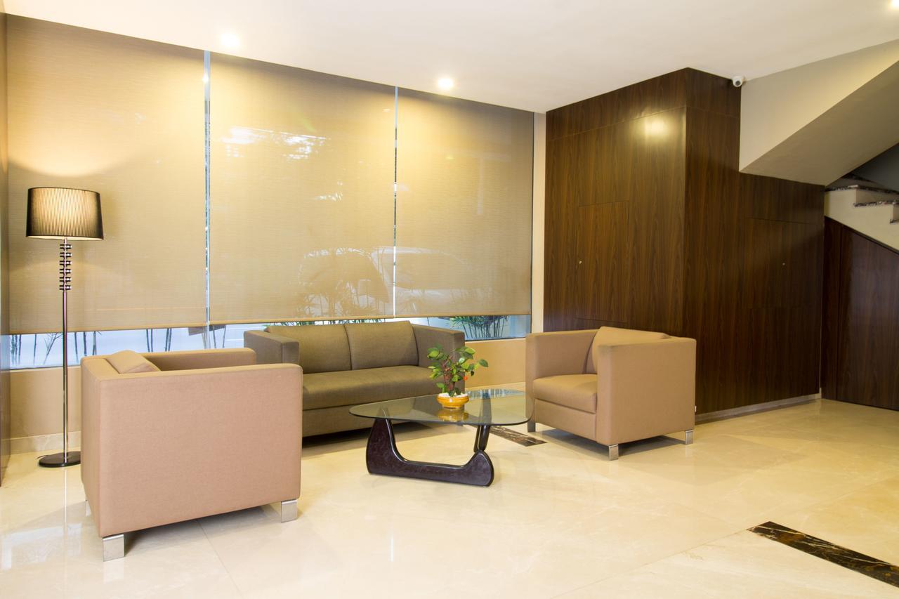 Hotel Reddoorz Near Roxy Jakarta Exterior foto