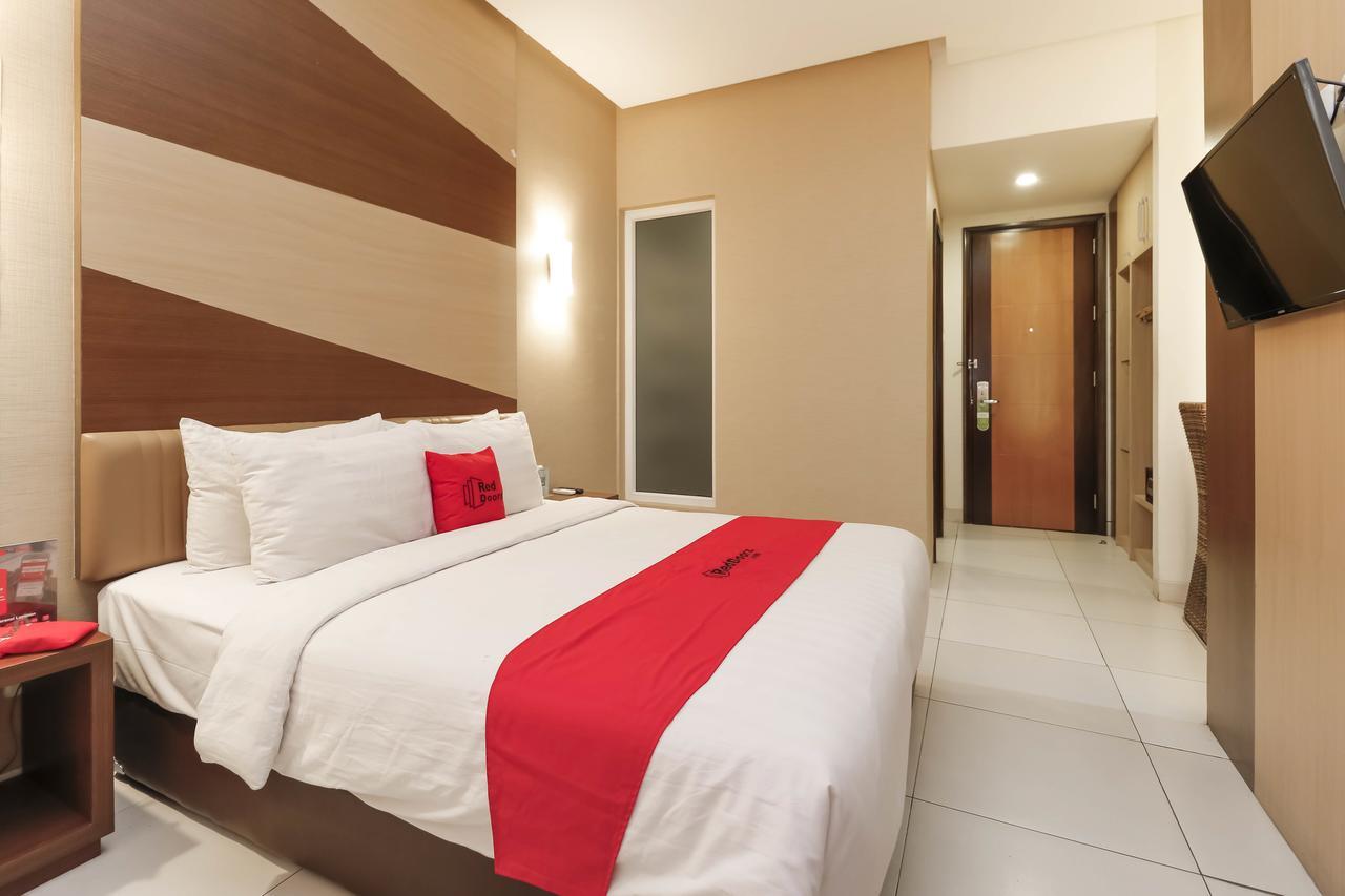 Hotel Reddoorz Near Roxy Jakarta Exterior foto