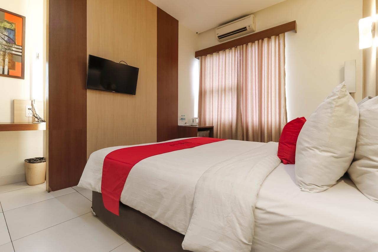 Hotel Reddoorz Near Roxy Jakarta Exterior foto