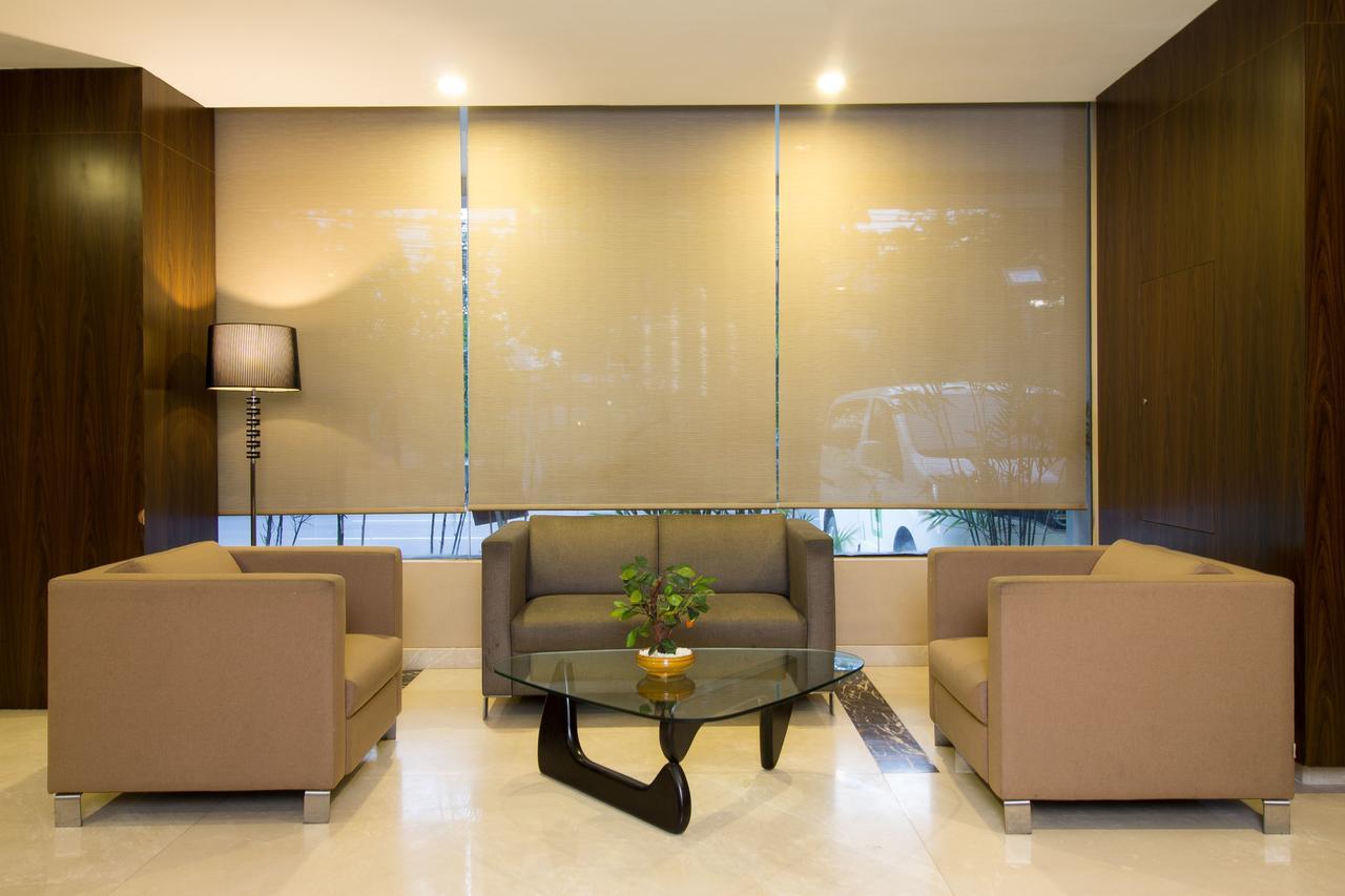 Hotel Reddoorz Near Roxy Jakarta Exterior foto