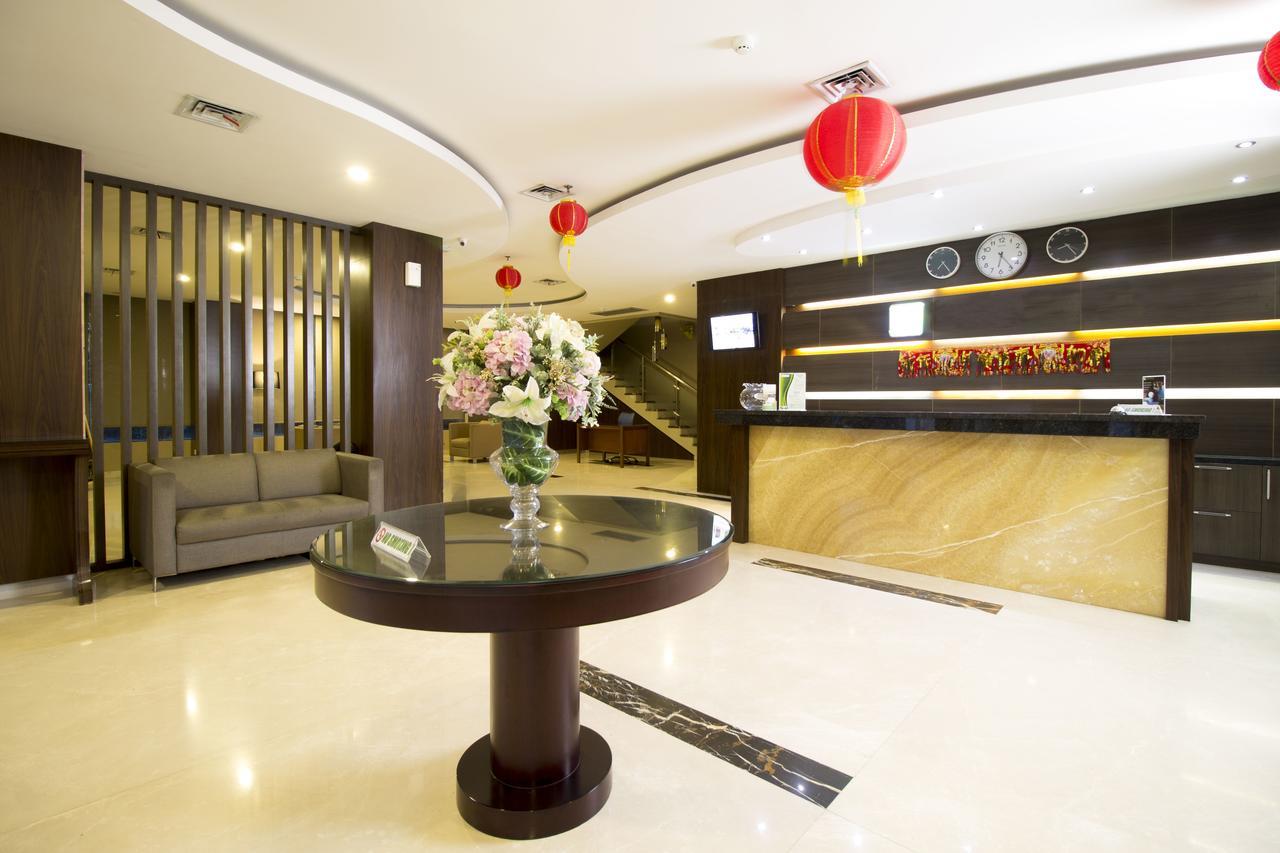 Hotel Reddoorz Near Roxy Jakarta Exterior foto