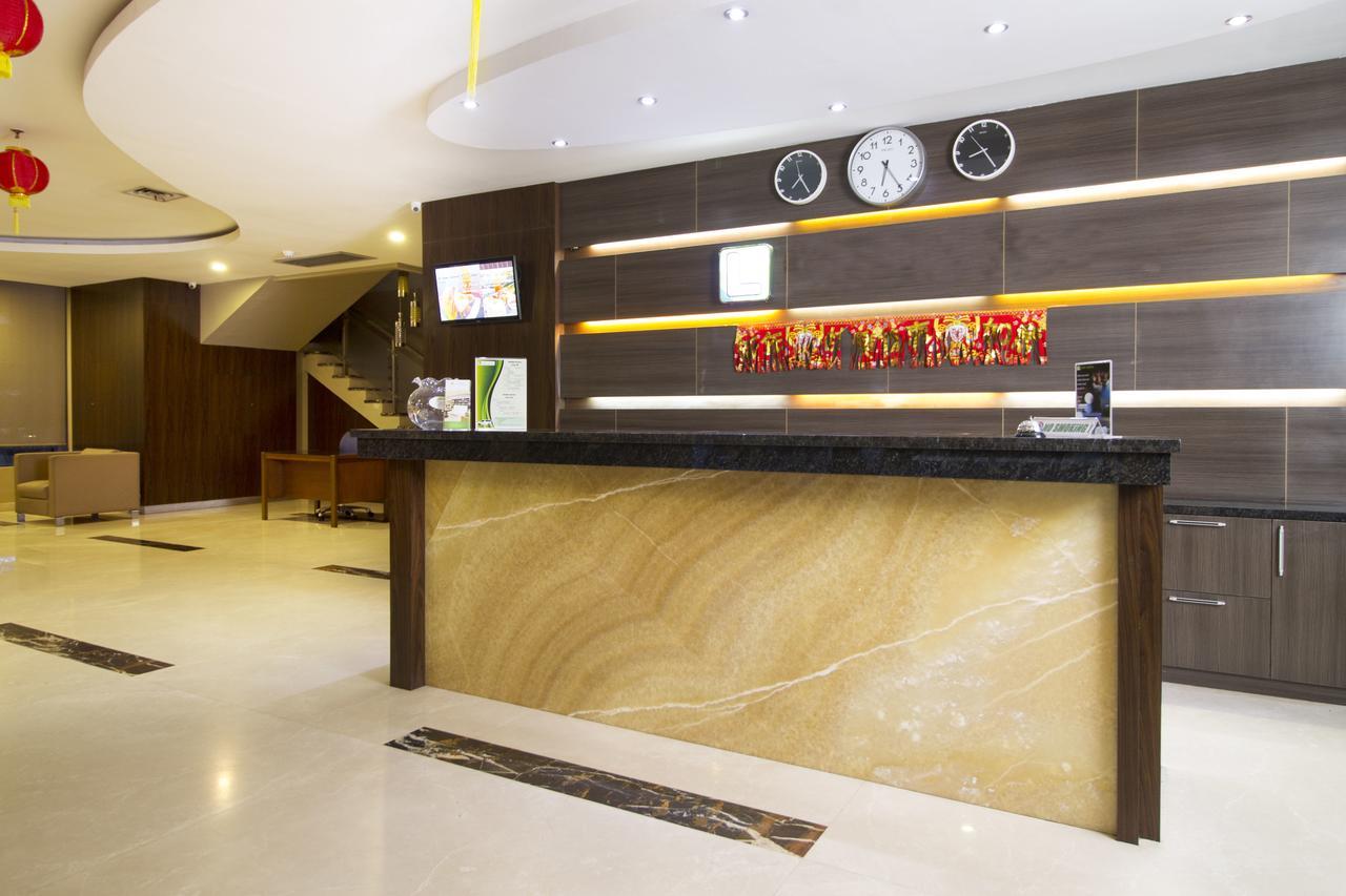 Hotel Reddoorz Near Roxy Jakarta Exterior foto